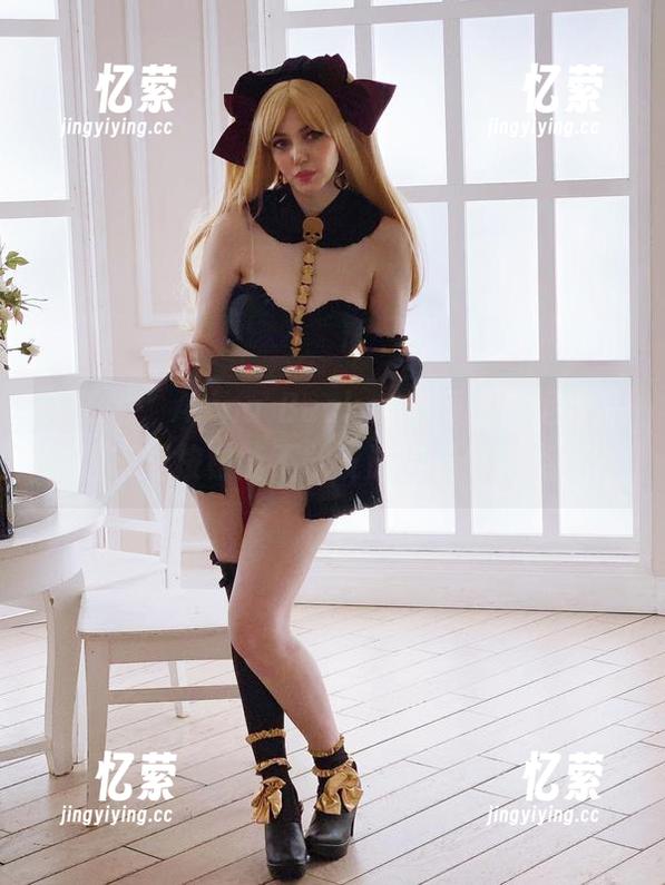 噢天哪，Alina Becker春丽比基尼作品，这下载按钮能不能设计得更鲜艳点呀？